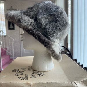Vintage Mr. D women’s grey & white rabbits fur hat